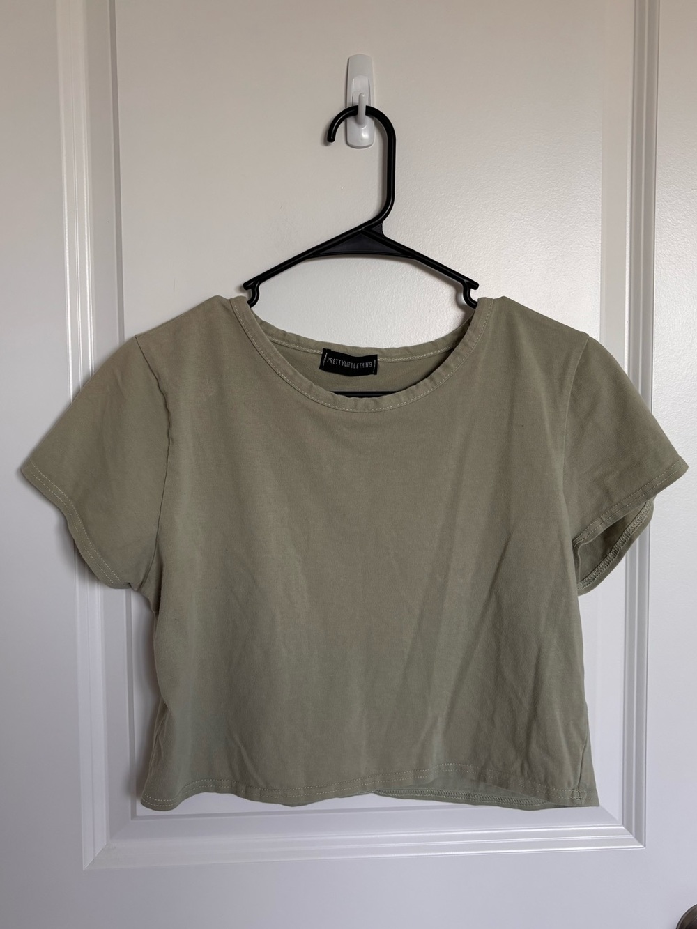 Prettylittlething Sage Green Crop T-shirt